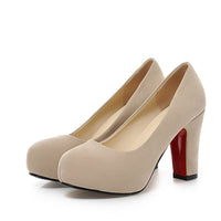 chunky heel pumps 11+